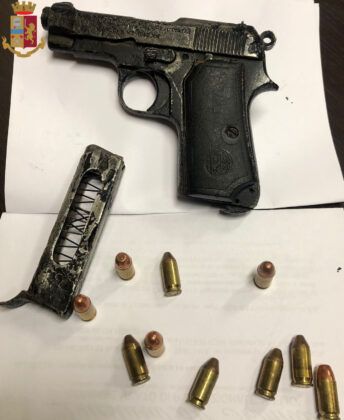 Roma, ‘spaccio in taxi’: il nuovo escamotage dei pusher. Sequestrata cocaina e una pistola Roma, ‘spaccio in taxi’: il nuovo escamotage dei pusher. Sequestrata cocaina e una pistola