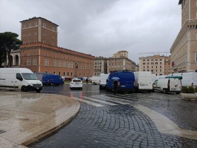 sciopero ambulanti piazza Venezia