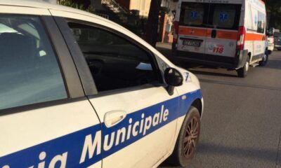 Polizia locale e ambulanza per l'incidente a Cisterna di Latina in via toti
