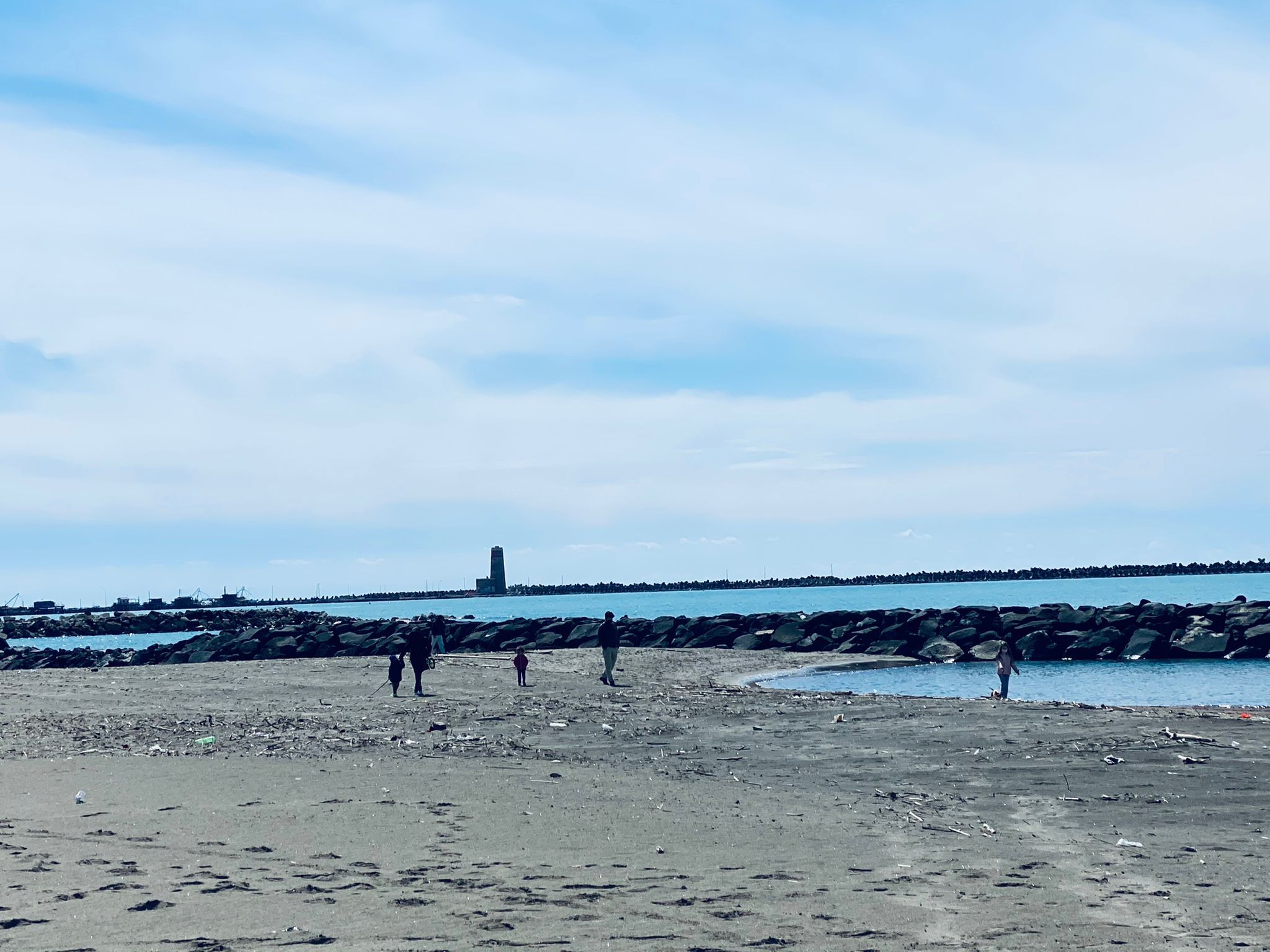 spiaggia a foce verde latina trovati un fegato e un rene