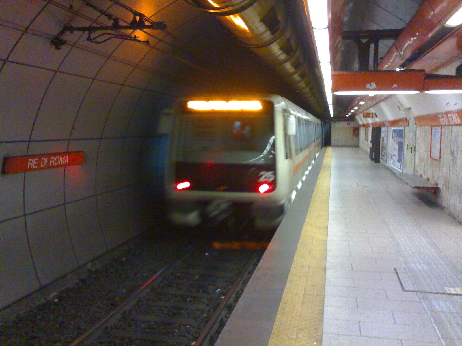 chiusa metro Re di Roma