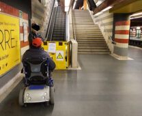 disabile stazione metro