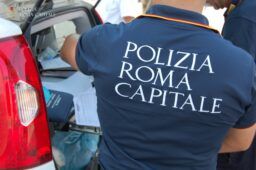 Fermato dalla Polizia Locale e denunciato per ricettazione