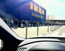 Ikea assembramento