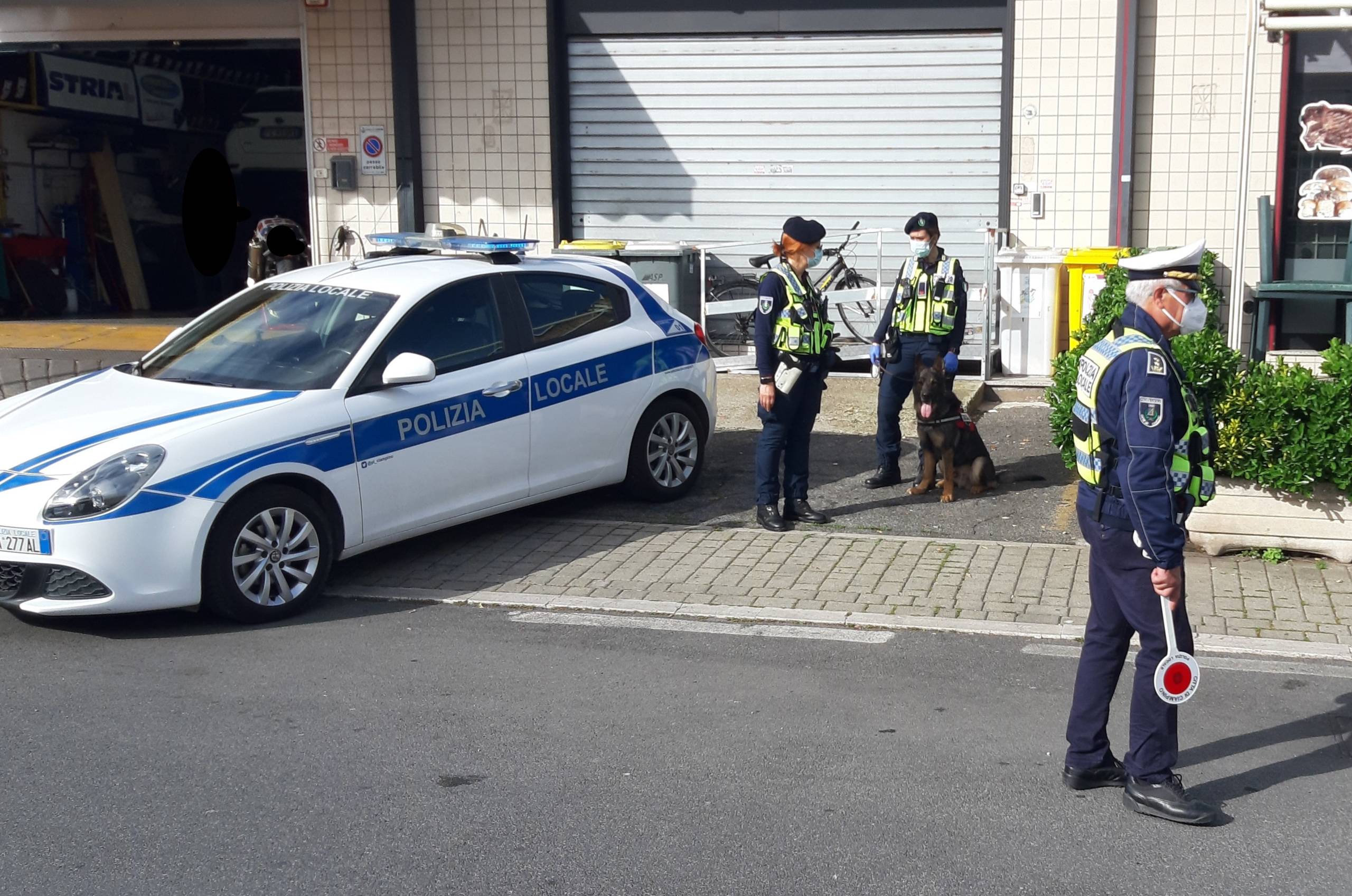 Pattuglia della Polizia Locale di Ciampino intervenuta per il doppio incidente in centro