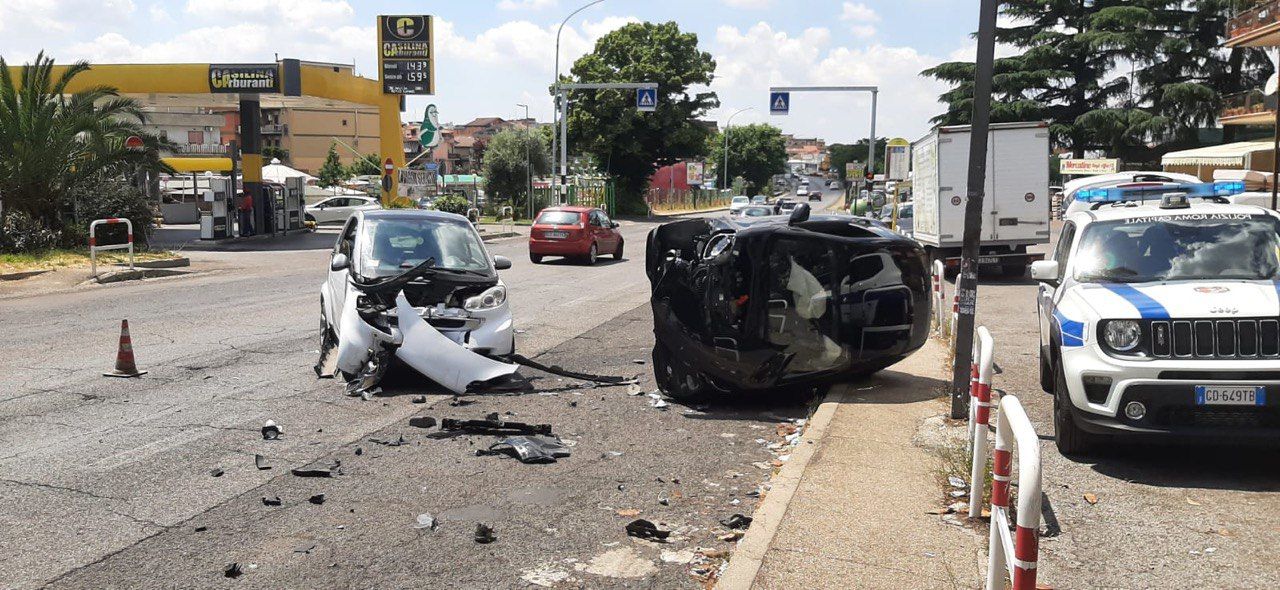 Roma provoca incidente via Casilina e fugge