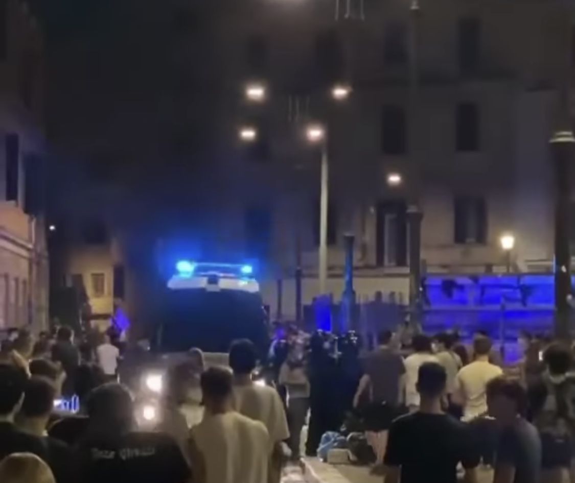 Malamovida, Gualtieri pronto alla firma per chiusura alle 22.00: a pagare saranno i minimarket