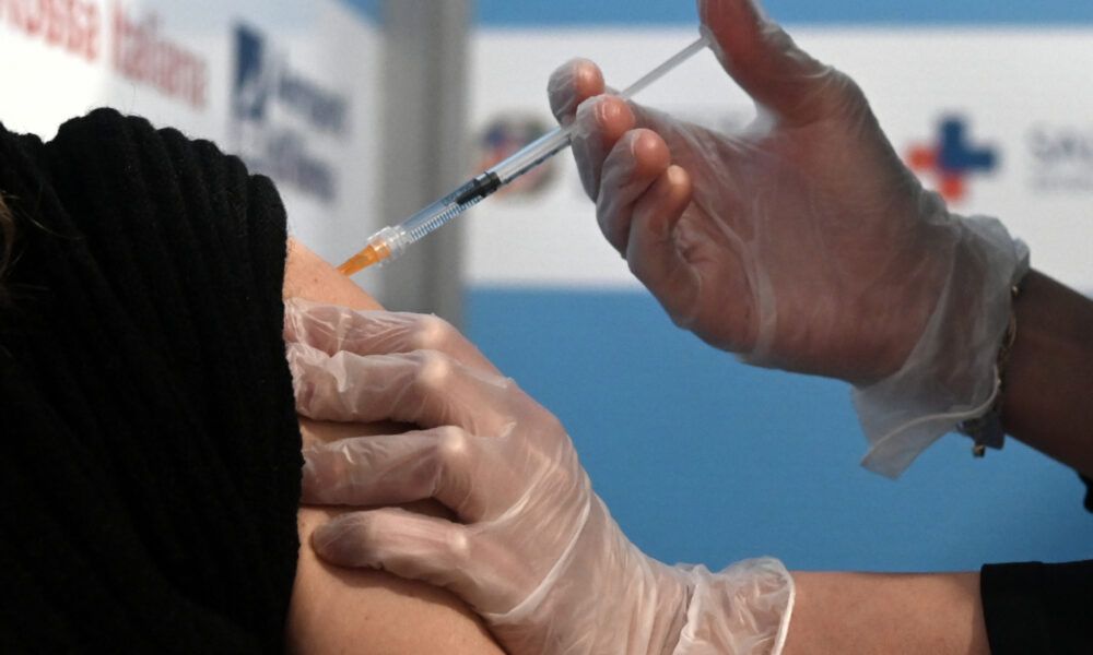 Vaccino Covid, Pfizer o Moderna per la terza dose