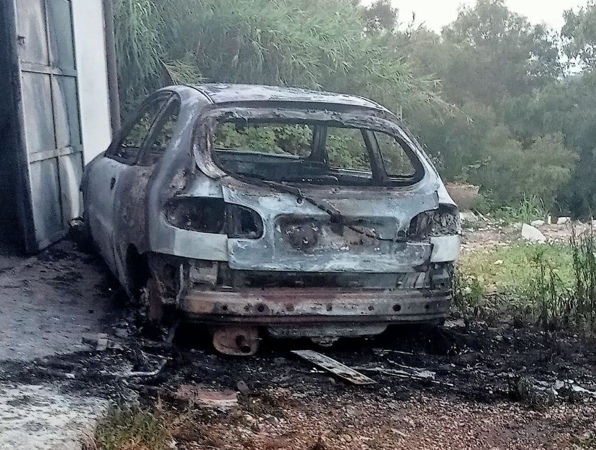 incendio auto ardea