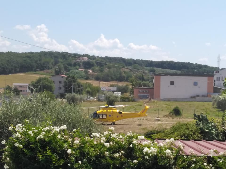 Eliambulanza atterrata dopo il grave incidente a Velletri di oggi