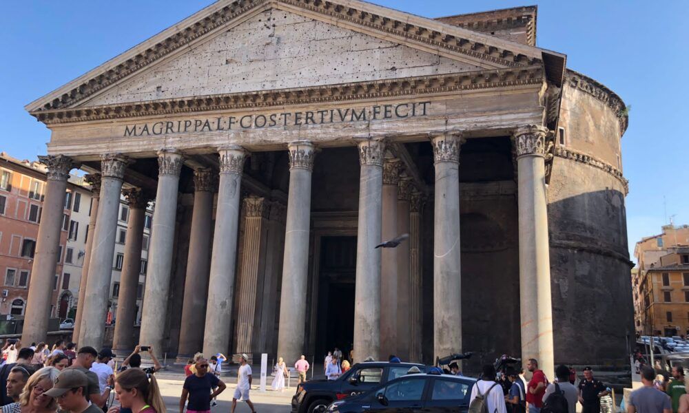 Roma, alberghi e Colosseo sold out per Natale e Capodanno: la Capitale è la meta preferita Roma, alberghi e Colosseo sold out per Natale e Capodanno: la Capitale è la meta preferita