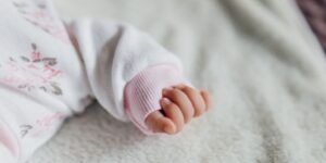 Tragedia a Roma: bimba di 11 mesi trovata morta in auto alla Cecchignola