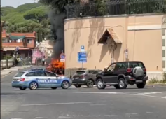 auto in fiamme albano