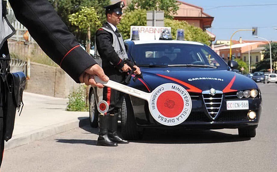 carabinieri Roma arrestano 21enne che tenta la fuga