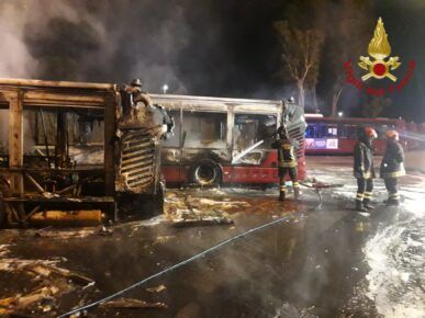 incendio autobus grotta rossa