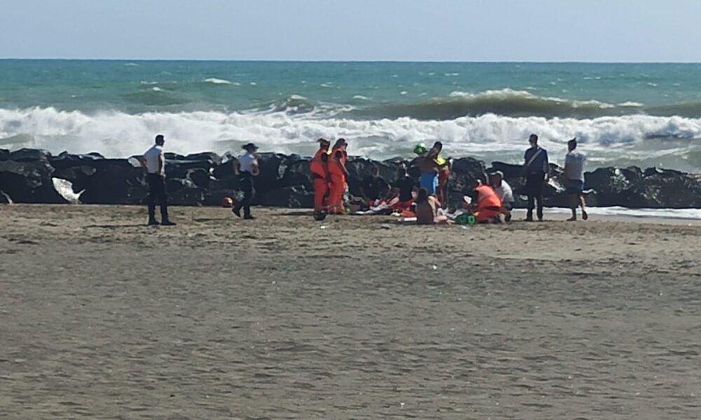 Tragedia A Ladispoli Papa Muore Per Salvare I Figli Che Stavano Affogando