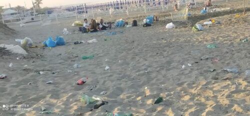 rifiuti in spiaggia