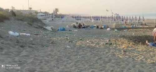 rifiuti in spiaggia