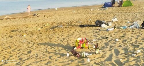 rifiuti in spiaggia Tor San Lorenzo