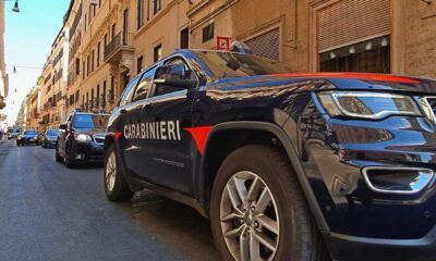 Ladra via del corso bimbo se ne accorge