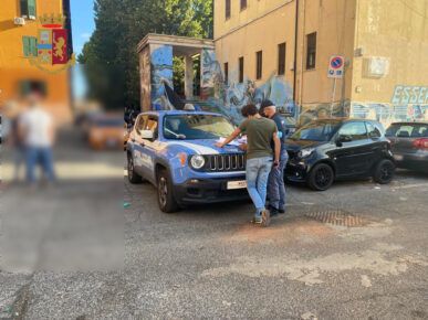 Polizia al Quarticciolo arresta due pusher dopo inseguimento