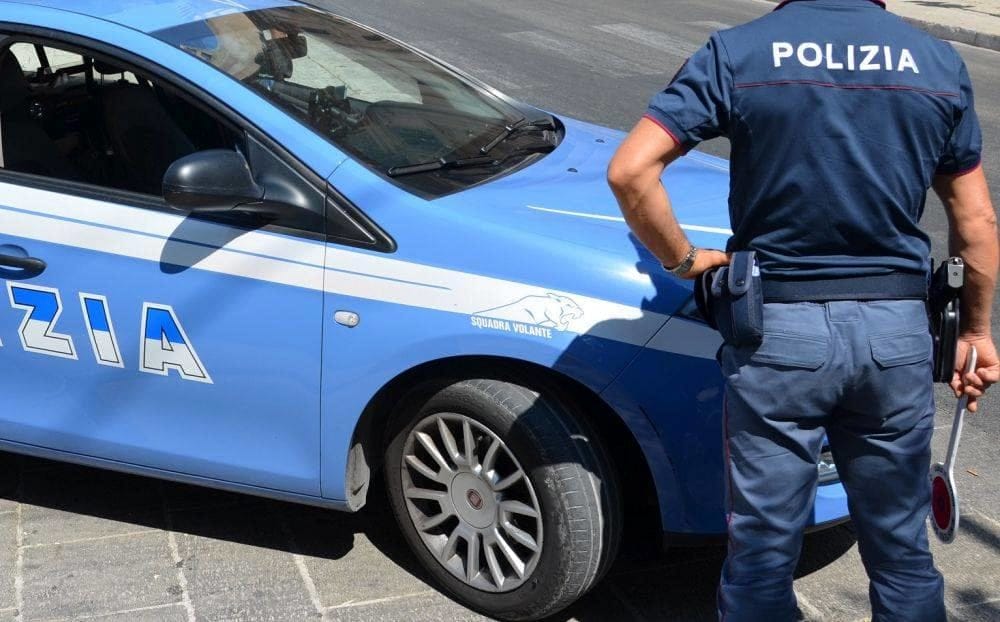 Controlli polizia all'interno degli esercizi commerciali