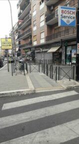 via collatina marciapiede bloccato