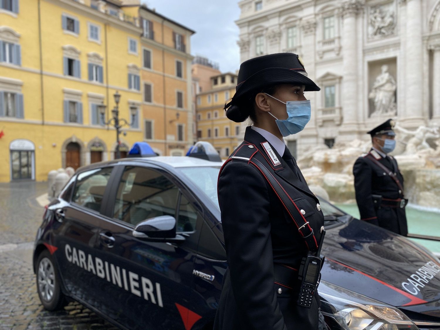 Roma, ancora borseggi alla Fontana di Trevi: arrestato 40enne francese