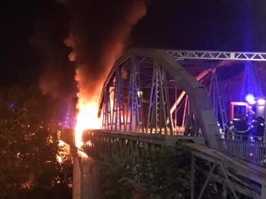 incendio ponte di ferro
