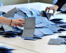 Conteggio delle schede di voto per i risultati delle elezioni a Cerveteri 2022