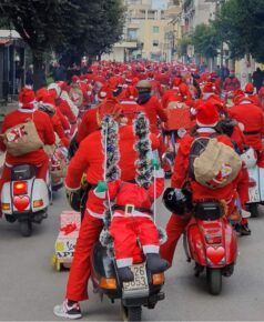 Babbo Natale in vespa