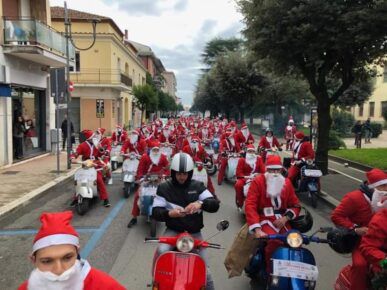 Babbo Natale in vespa