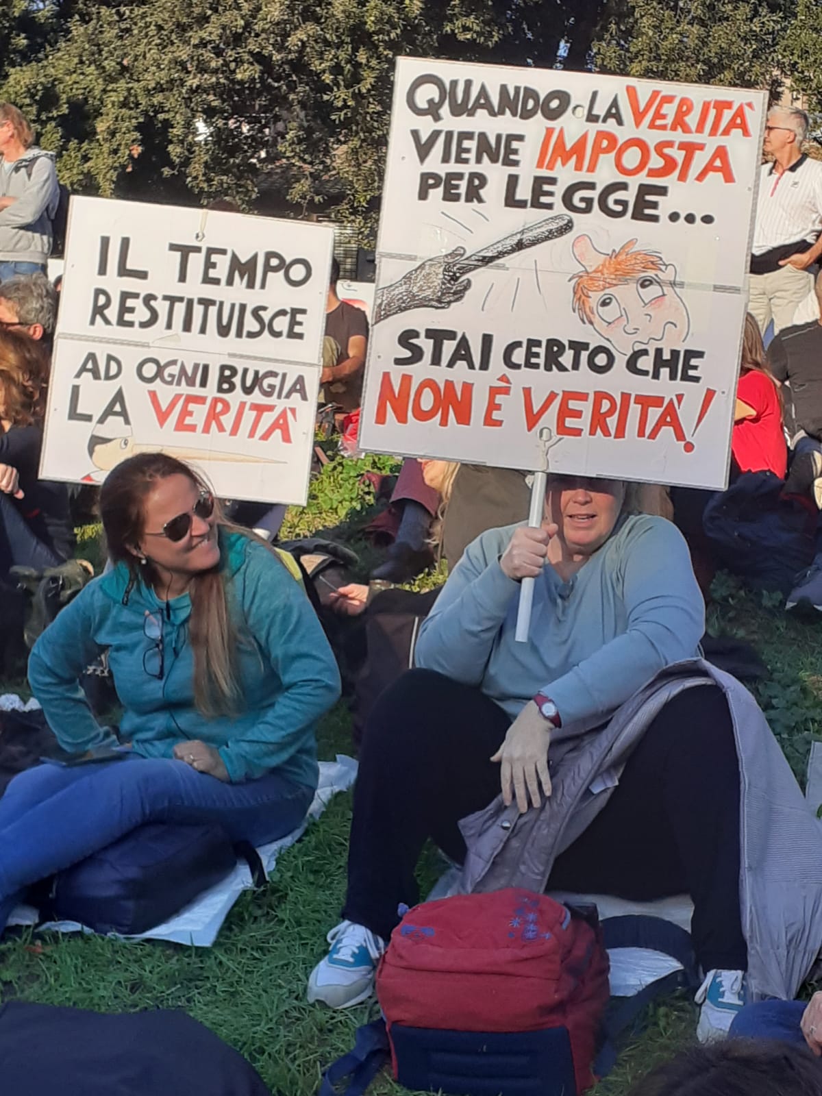 No Green Pass, manifestazioni in programma oggi a Milano, Bologna, Genova, Firenze e altre città: orari e luoghi delle proteste