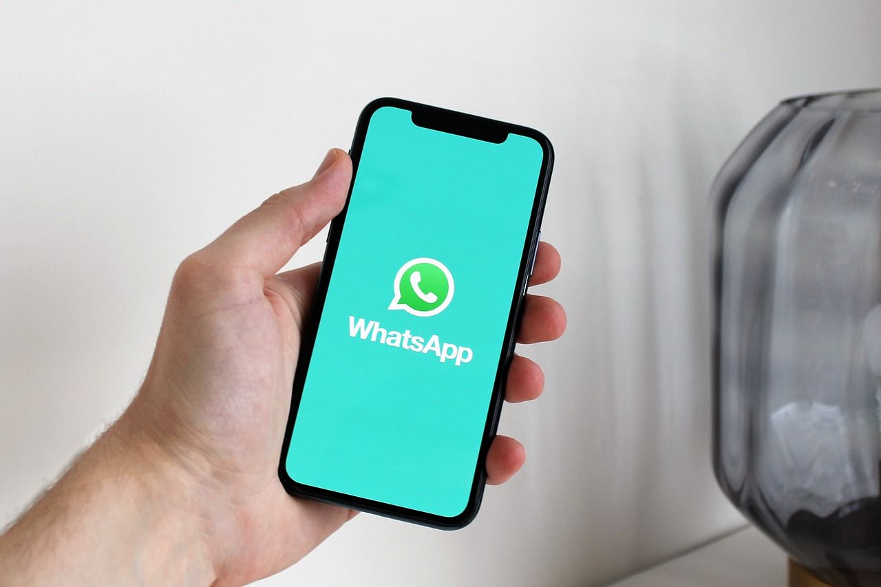 WhatsApp novità carta di identità