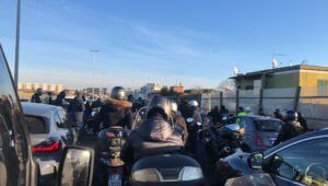 Roma, nuova azione degli attivisti: bloccato traffico sul Raccordo