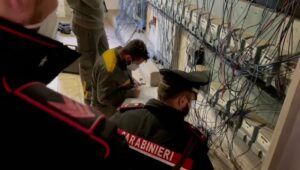 Roma, continuano i controlli per i furbetti della corrente elettrica: 13 allacci abusivi