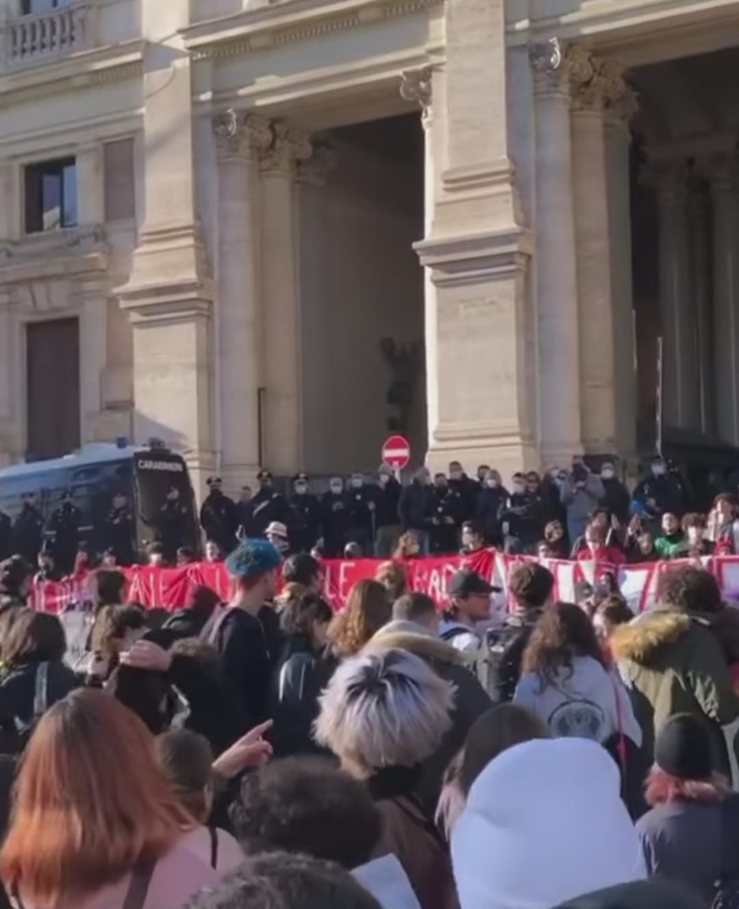 Corteo studentesco da Piramide fino al Miur