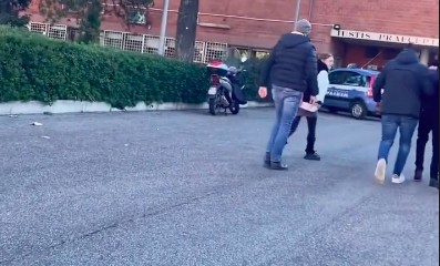 Roma, tensioni e proteste nelle scuole: scontri con la Polizia al liceo Plauto. (FOTO)