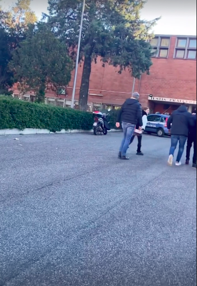 Roma, tensioni e proteste nelle scuole: scontri con la Polizia al liceo Plauto. (FOTO)