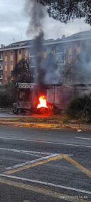 autobus in fiamme