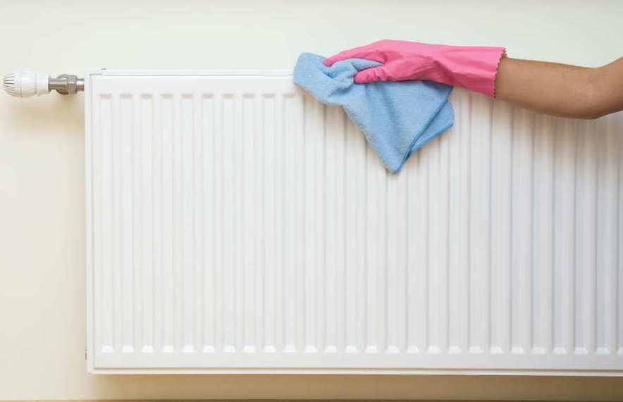 come pulire i termosifoni