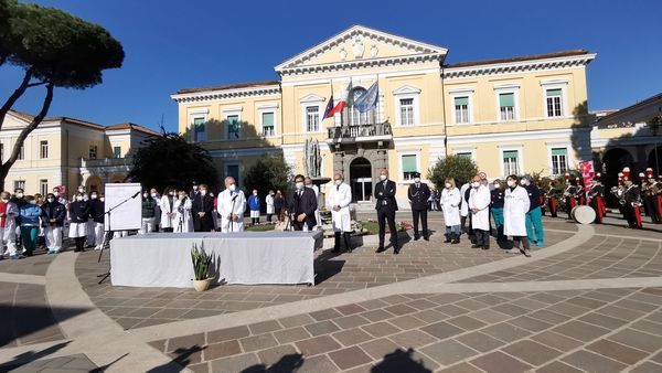 Mascherine all’aperto a Roma e nel Lazio