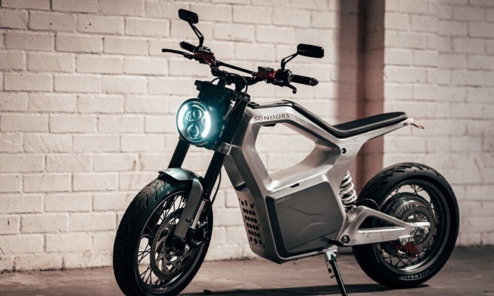 Bonus moto e scooter elettrici 2022: come funziona, importo, a chi spetta e  come fare richiesta