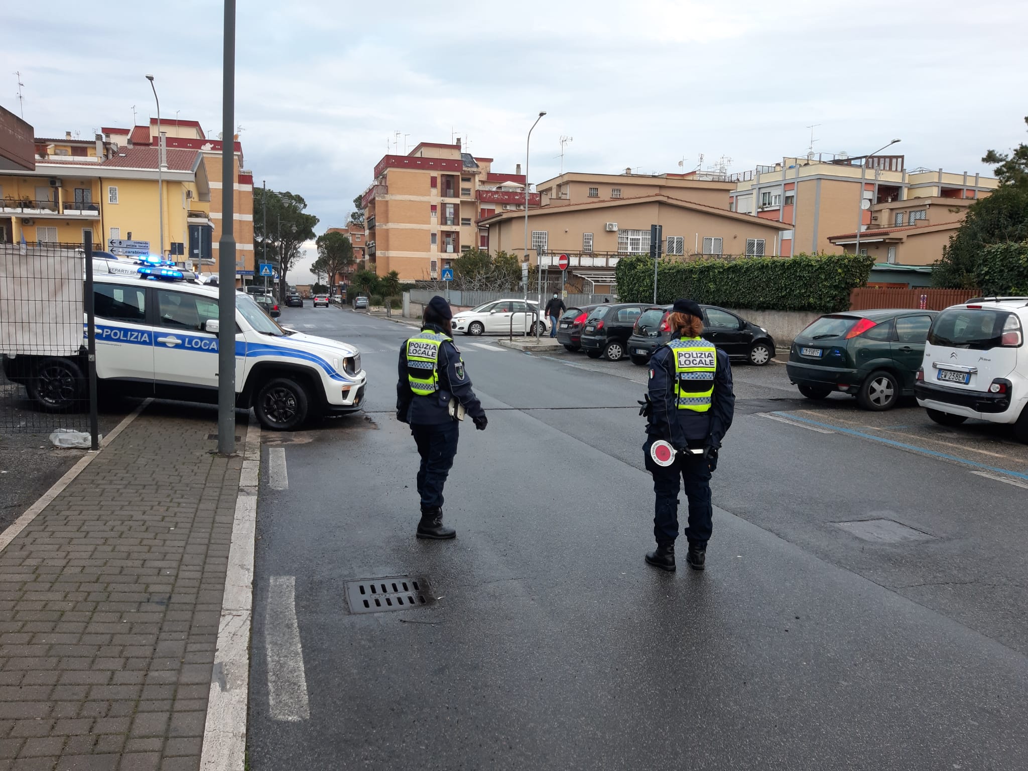 provoca due incidenti ubriaco, fermato dalla polizia locale di ciampino