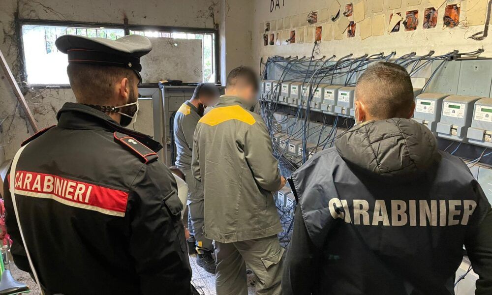 Roma, appartamenti occupati e allacci abusivi: 9 denunce tra Ostia, Fiumicino e Tor Bella Monaca Roma, appartamenti occupati e allacci abusivi: 9 denunce tra Ostia, Fiumicino e Tor Bella Monaca