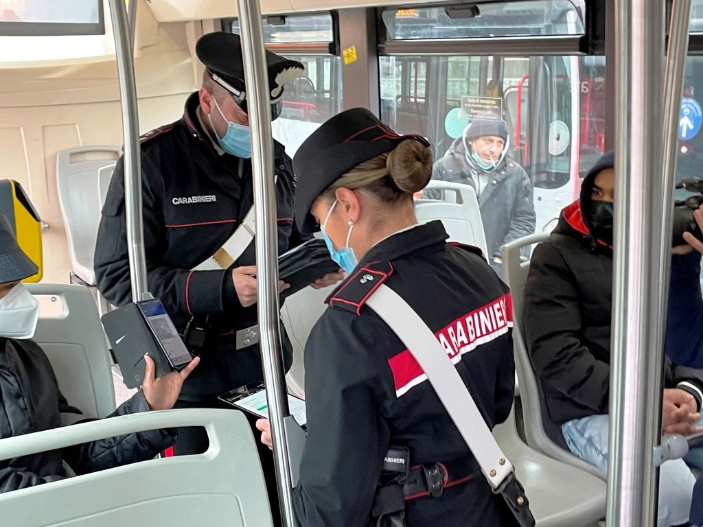 Tivoli, quel capolinea dalla Capitale: altre 10 persone sanzionate. Controlli estesi anche ai negozi