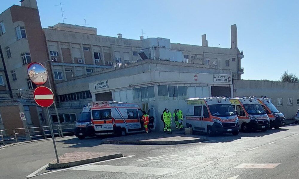 Ambulanze in attesa per ore all'esterno ospedali Lazio UGL stato di agitazione