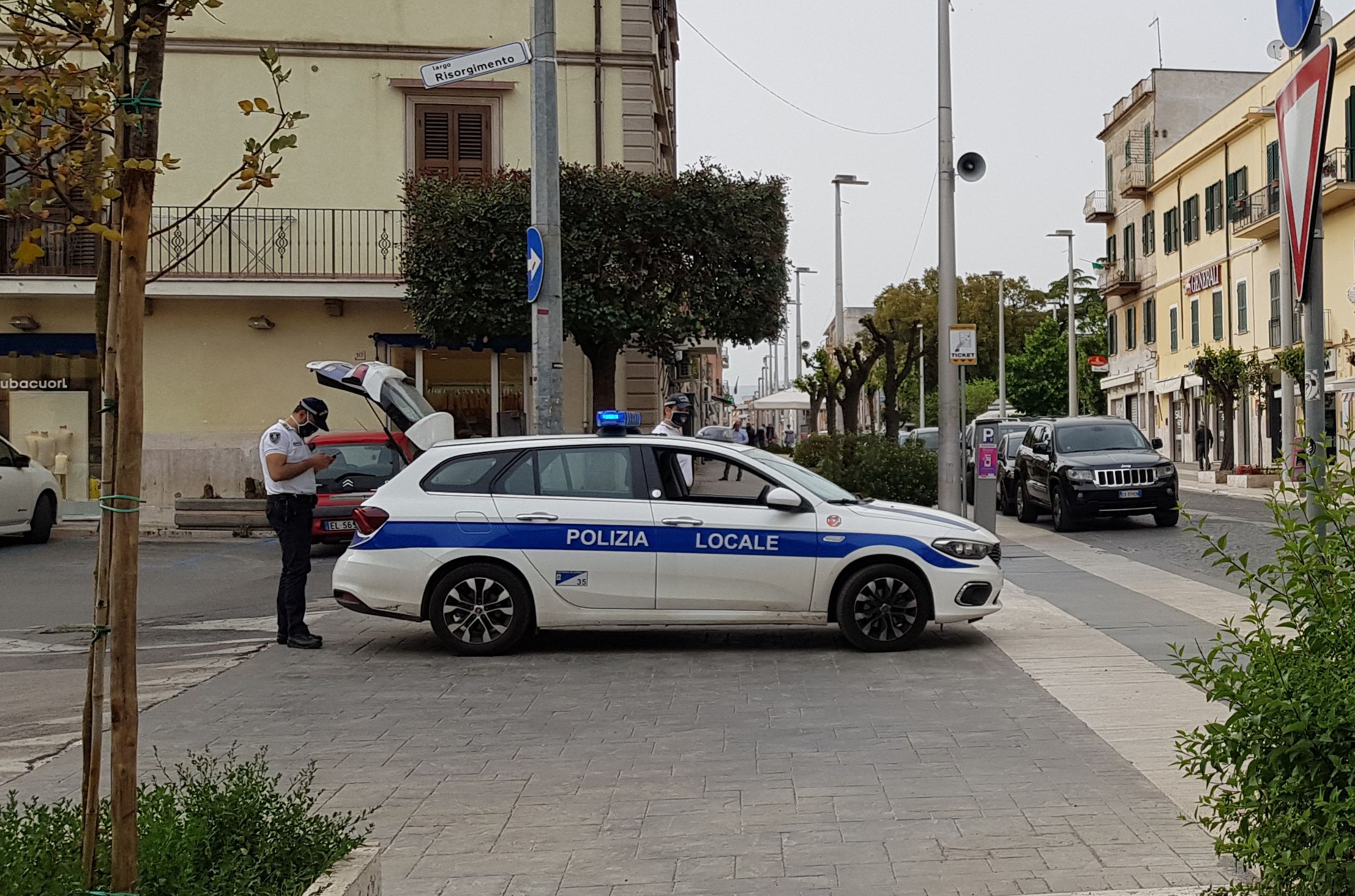 Polizia Locale Cisterna di Latina pattuglia Corso