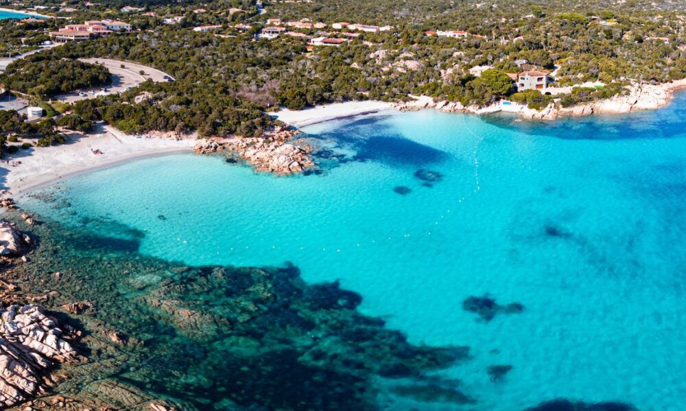 Auto o moto? La soluzione più amata dai turisti per spostarsi in Sardegna Auto o moto? La soluzione più amata dai turisti per spostarsi in Sardegna