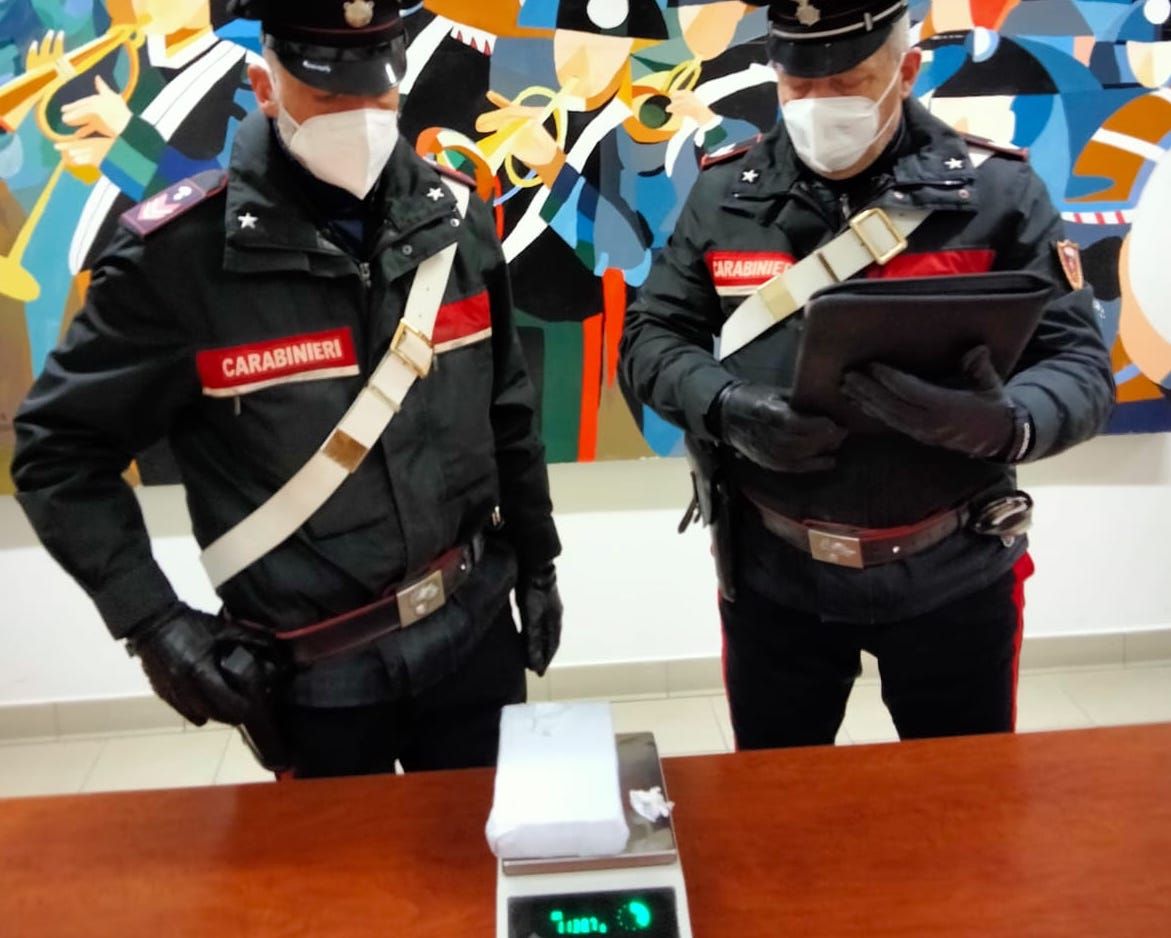 Aprilia, beccato con la coca addosso: era già noto ai Carabinieri